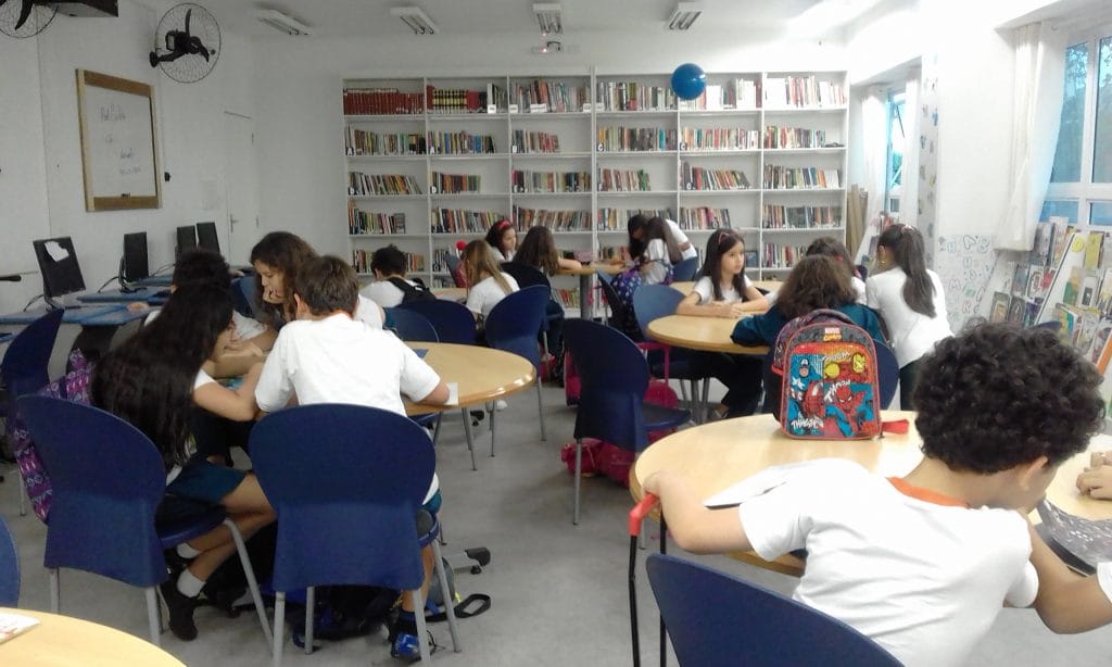 Leitura na biblioteca