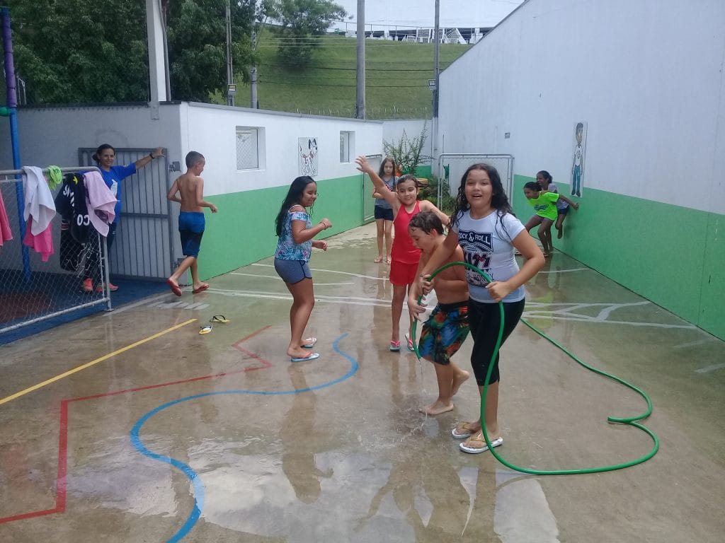 Curso de férias - Banho de mangueira e piscina